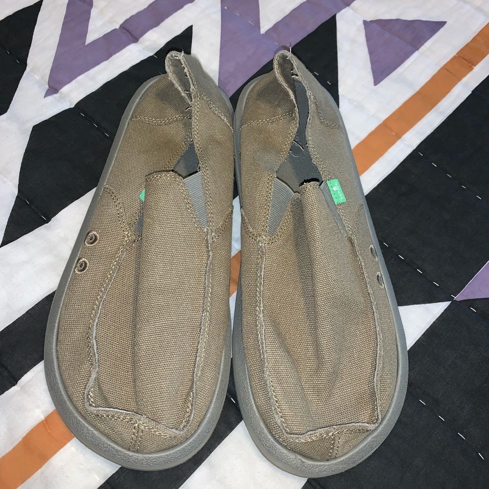 NWOB Men's Size 10 Dark Beige Slip-on Sanuks